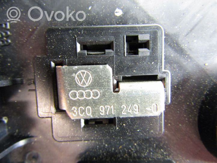 Volkswagen PASSAT CC Fuse module 