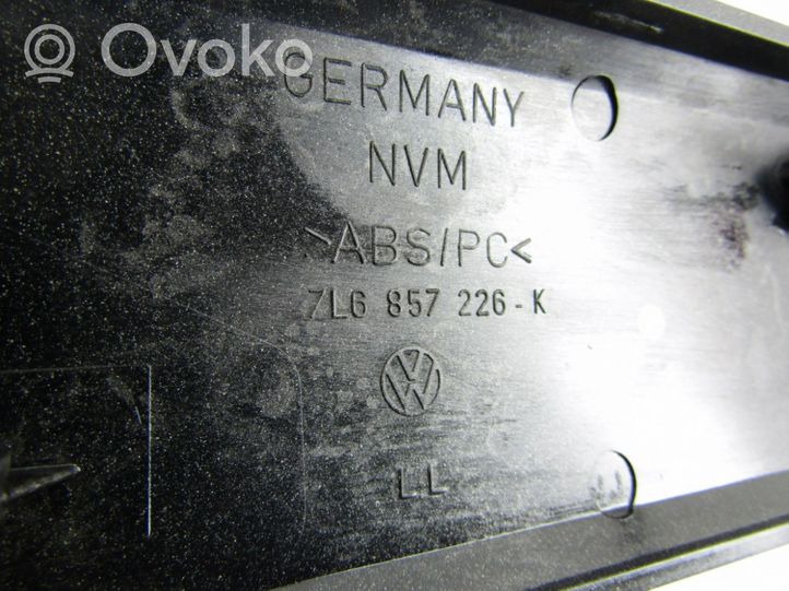 Volkswagen Touareg I Dashboard center trim panel 