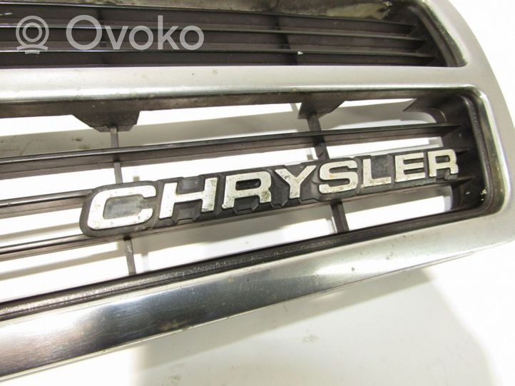 Chrysler Voyager Grotelės priekinės 