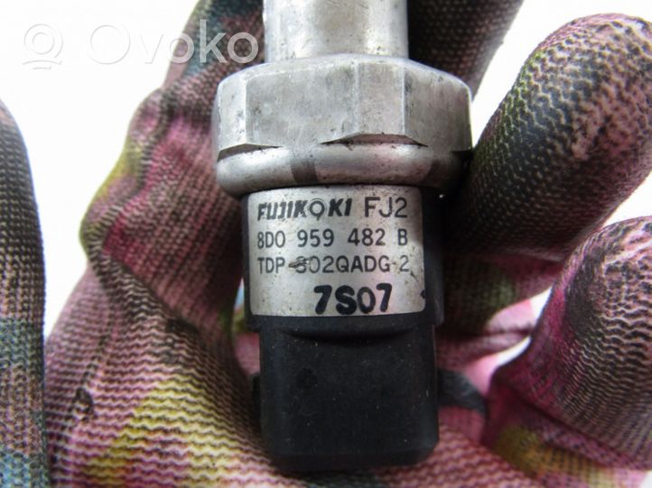 Volkswagen PASSAT B5 Oil pressure sensor 