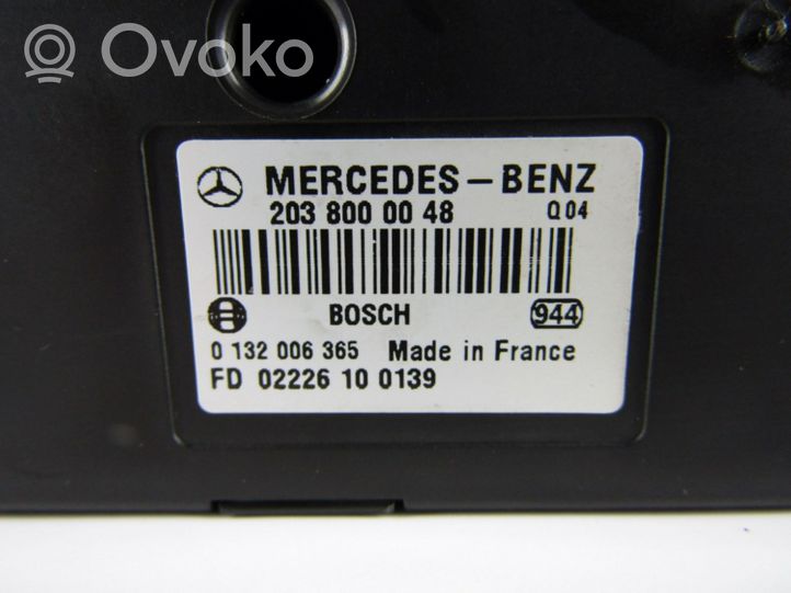 Mercedes-Benz C W203 Moteur verrouillage centralisé 