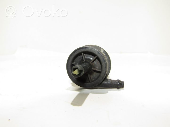 Volkswagen PASSAT CC Windscreen/windshield washer pump 