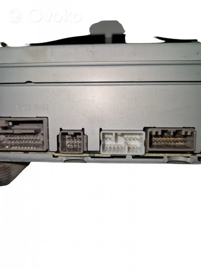 Honda CR-V Panel / Radioodtwarzacz CD/DVD/GPS 