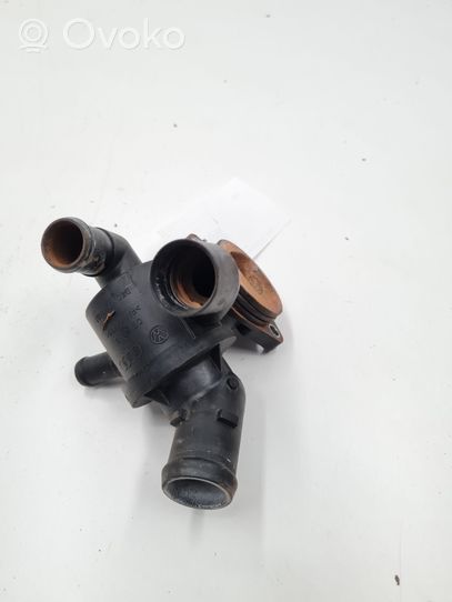 Volkswagen Golf VI Termostato/alloggiamento del termostato 03L121111AE