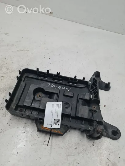 Volkswagen Touran I Vassoio batteria 1K0915333