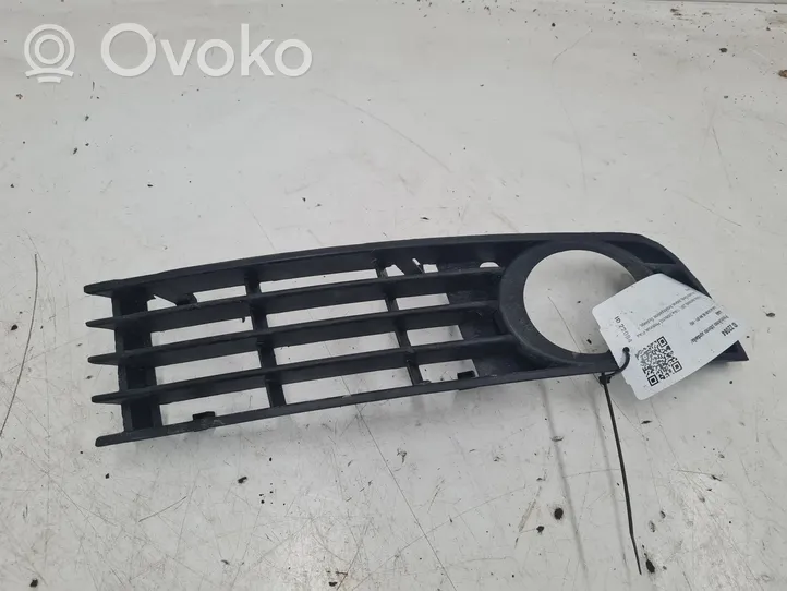 Audi A4 S4 B6 8E 8H Grille antibrouillard avant 