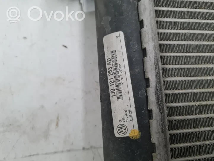 Volkswagen Golf IV Coolant radiator 1J0121253AD