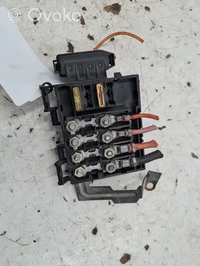 Audi A3 S3 8L Sicherung des Batterierelais 