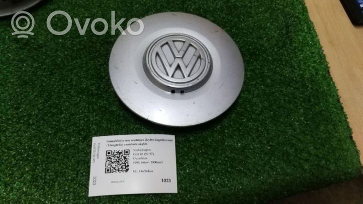 Volkswagen Golf III Заводская крышка (крышки) от центрального отверстия колеса 1H0601151B