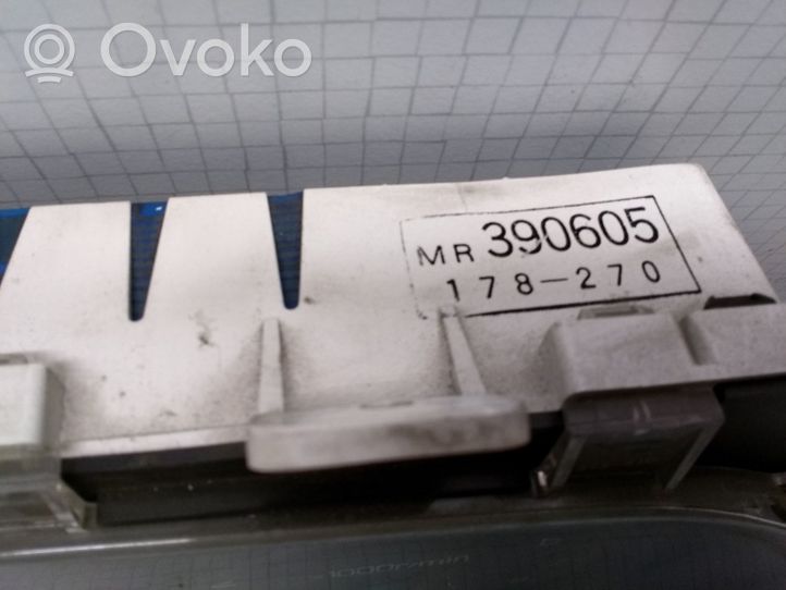 Mitsubishi Space Wagon Licznik / Prędkościomierz MR390605