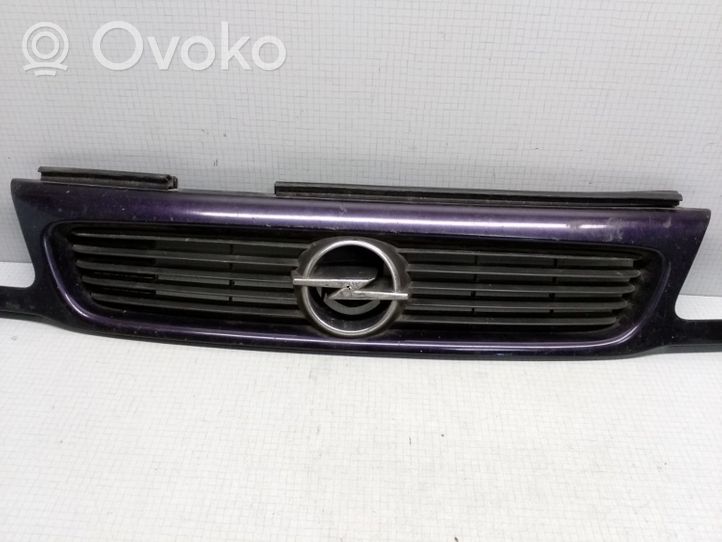 Opel Astra F Grotelės viršutinės 90452416