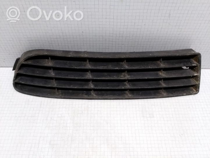 Audi A6 S6 C4 4A Apakšējais režģis (trīsdaļīgs) 4A0807345J