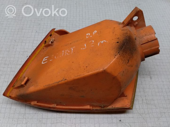 Ford Escort Indicatore di direzione anteriore F10161100D