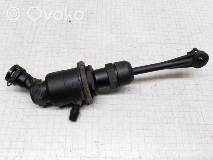 Renault Megane II Główny cylinder sprzęgła 8200151784D