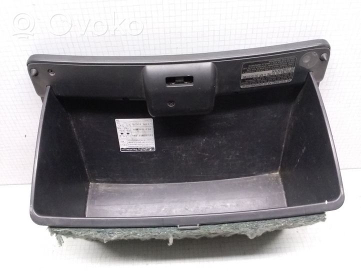 Toyota Corolla E120 E130 Hansikaslokeron kannen suoja 5555102070