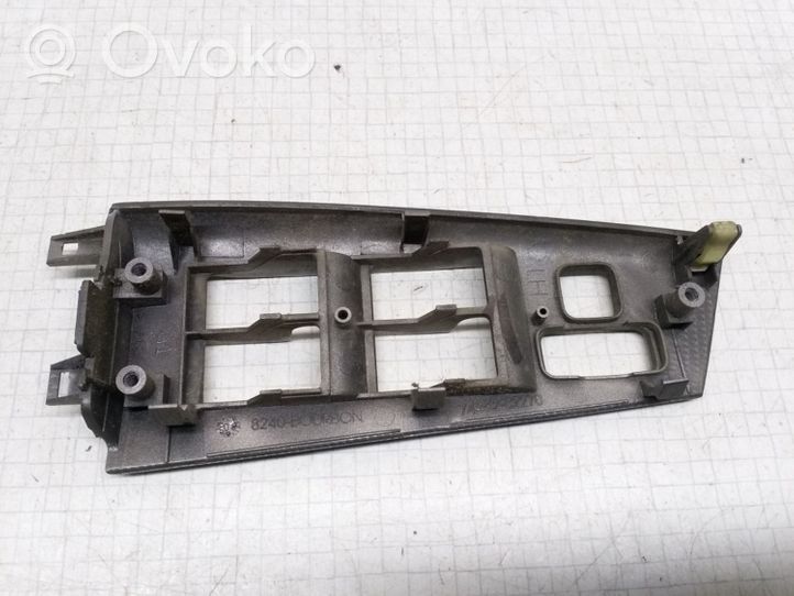 Toyota Corolla E120 E130 Ramka przycisków otwierania szyby drzwi przednich 8240BOURBON