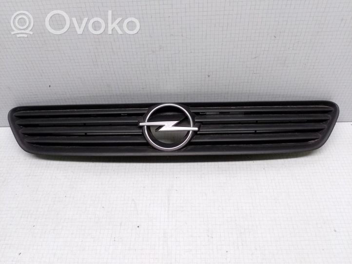 Opel Astra G Etupuskurin ylempi jäähdytinsäleikkö 90588120