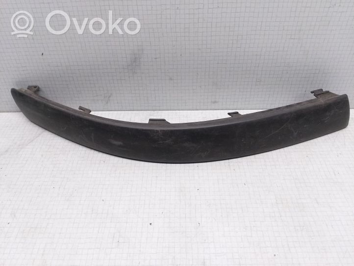 Volkswagen PASSAT B5 Apdailinė priekinio bamperio juosta 3B0807718D