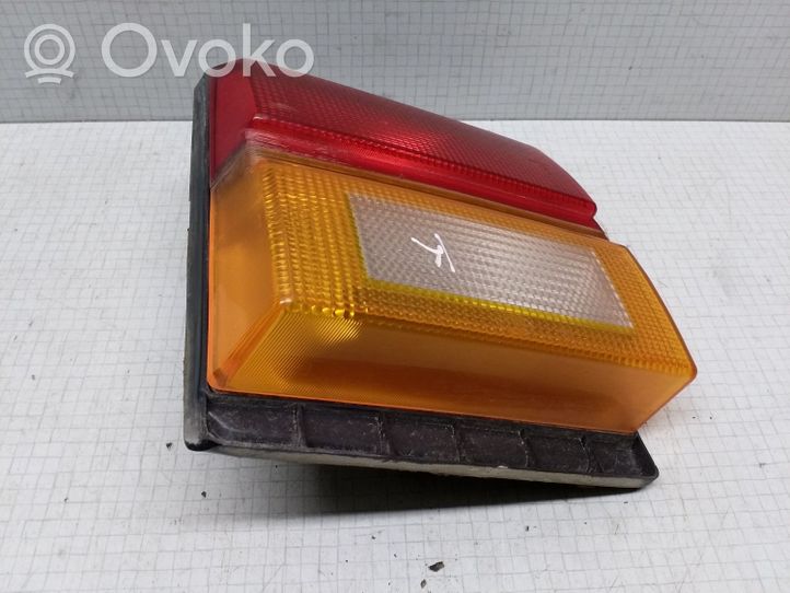 Audi 100 200 5000 C3 Lampy tylnej klapy bagażnika 443945225