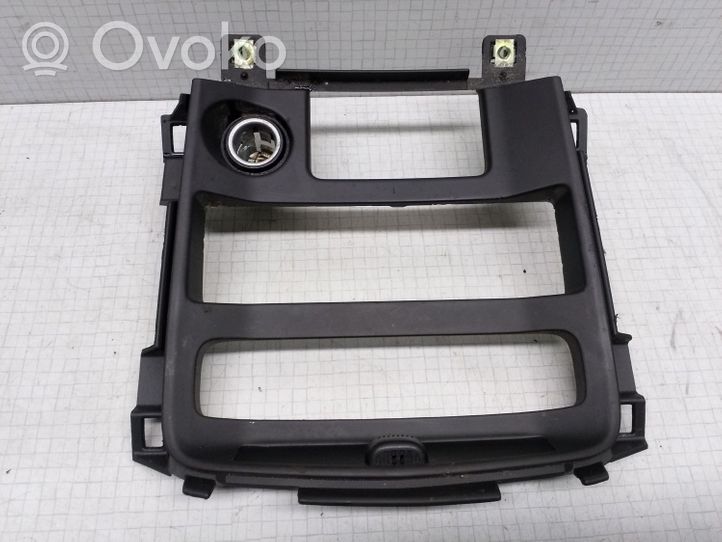 Nissan Primera Panelės apdailos skydas (centrinis) 68413AV700