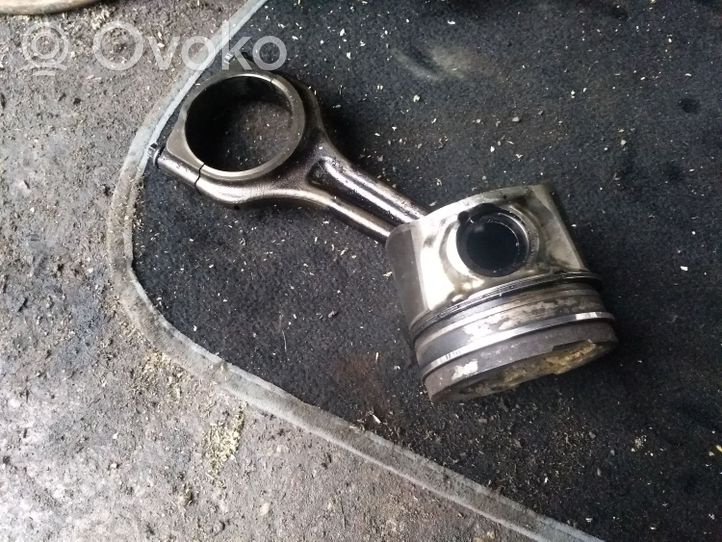 Ford Fiesta Piston avec bielle P141