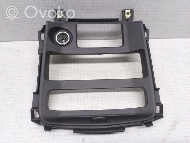 Nissan Primera Panelės apdailos skydas (centrinis) 68413AV700