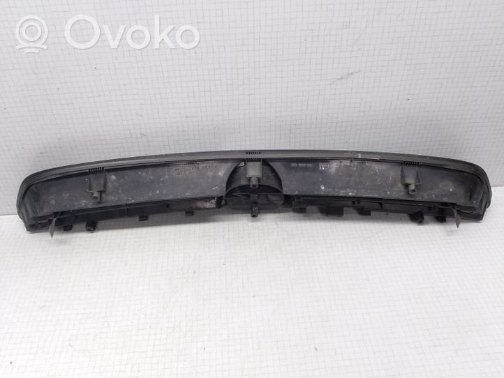 Opel Astra G Etupuskurin ylempi jäähdytinsäleikkö 90588120