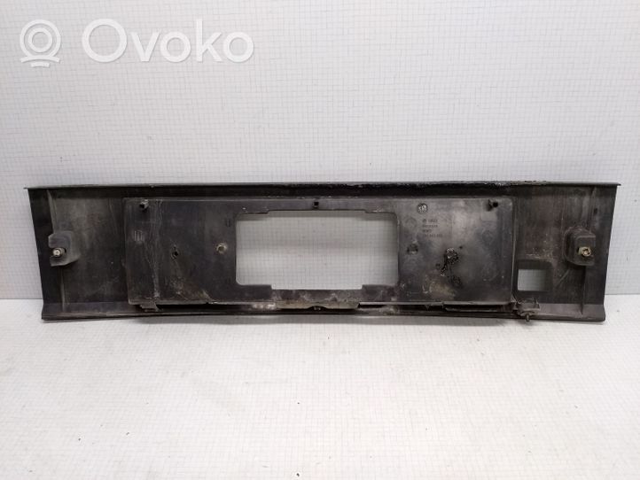 Volkswagen PASSAT B3 Takaluukun rekisterikilven valon palkki 333853489