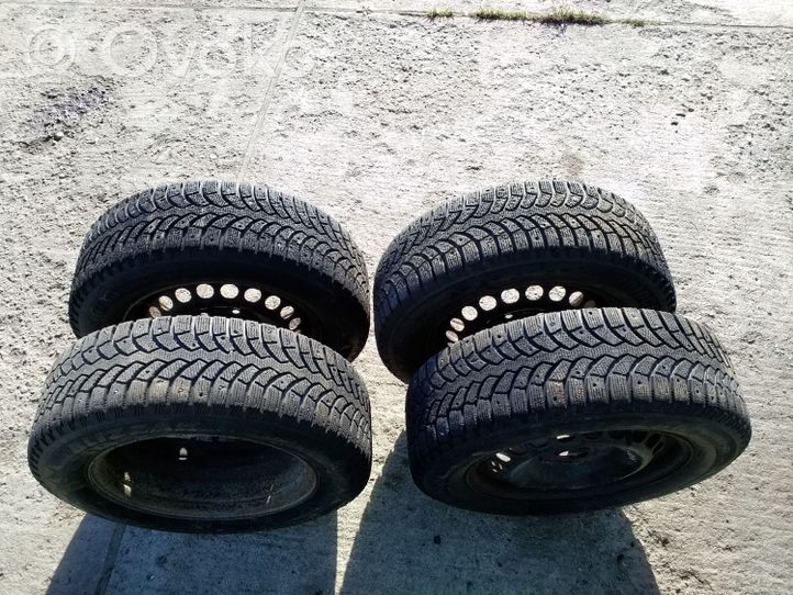 Audi A6 S6 C4 4A Pneus d’hiver R15 à crampons BRIDGESTONE