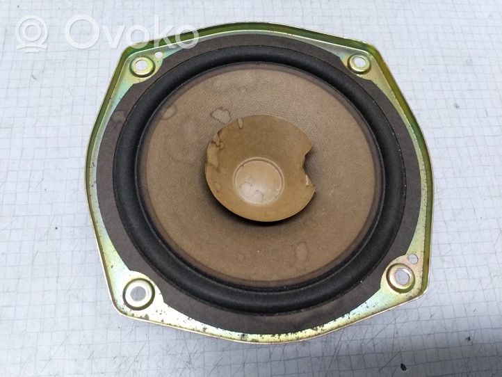 Nissan Almera N16 Subwoofer-bassokaiutin 281564M500