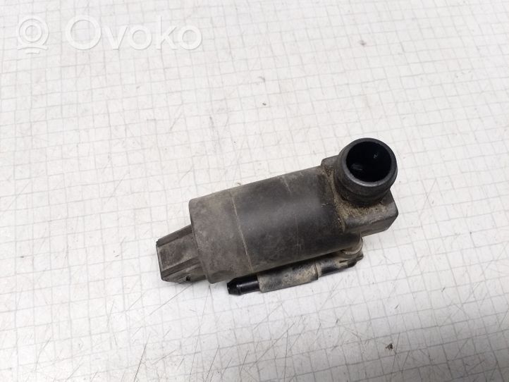 Ford Mondeo Mk III Tuulilasi tuulilasinpesimen pumppu 1S7117K624FC