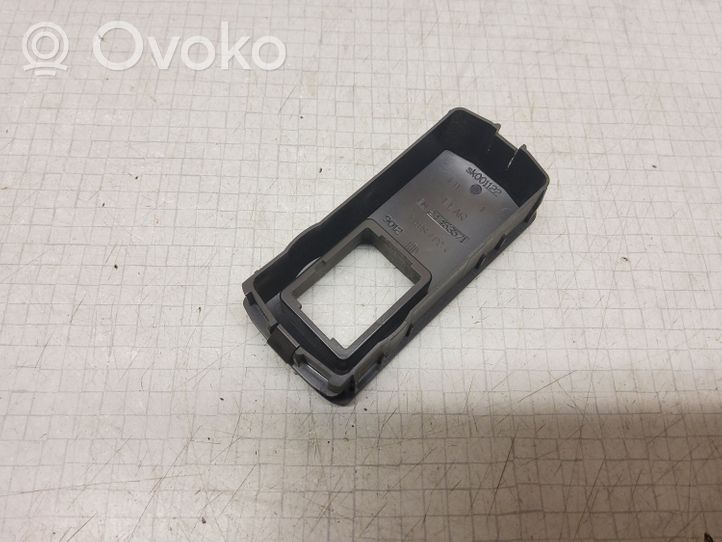 Opel Vectra C Front door window switch trim 24453571