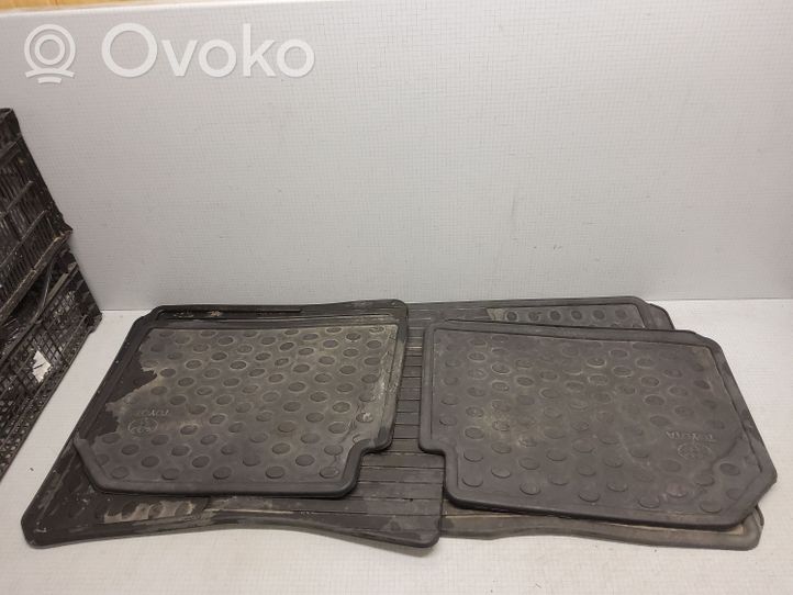 Toyota Avensis T250 Kit tapis de sol auto 