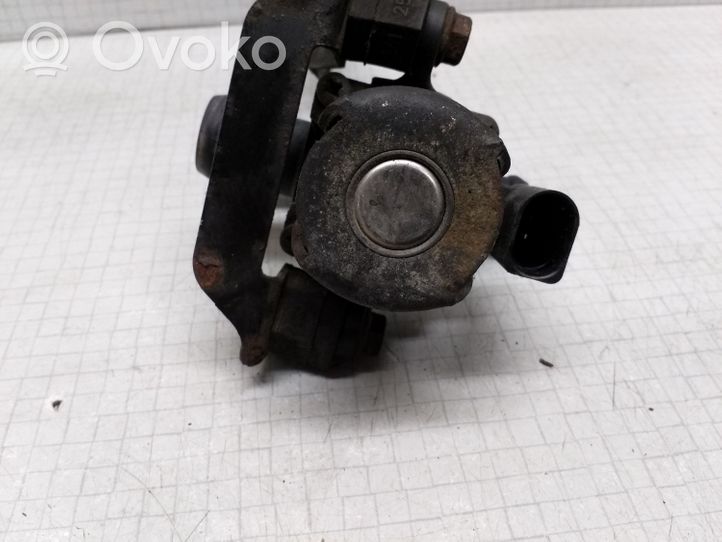 Volkswagen Transporter - Caravelle T5 Coolant heater control valve 7L0819076B