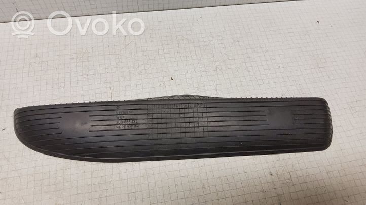 Volkswagen PASSAT B5.5 Altro elemento di rivestimento della portiera anteriore 3B0868134