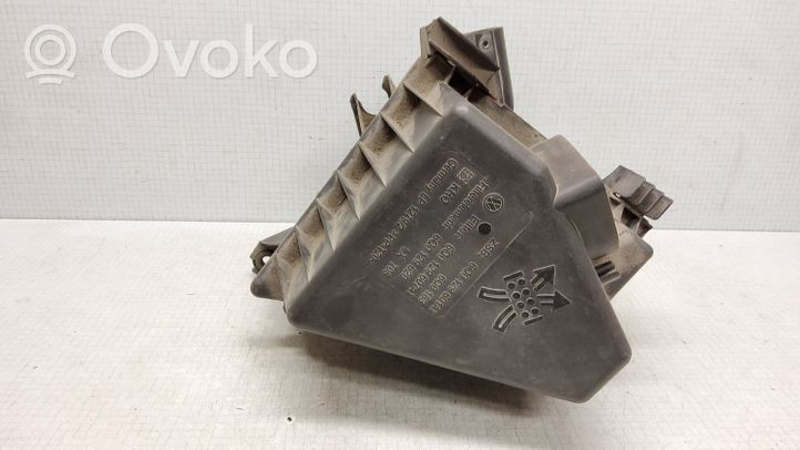 Volkswagen Polo IV 9N3 Boîtier de filtre à air 6Q0129601AT