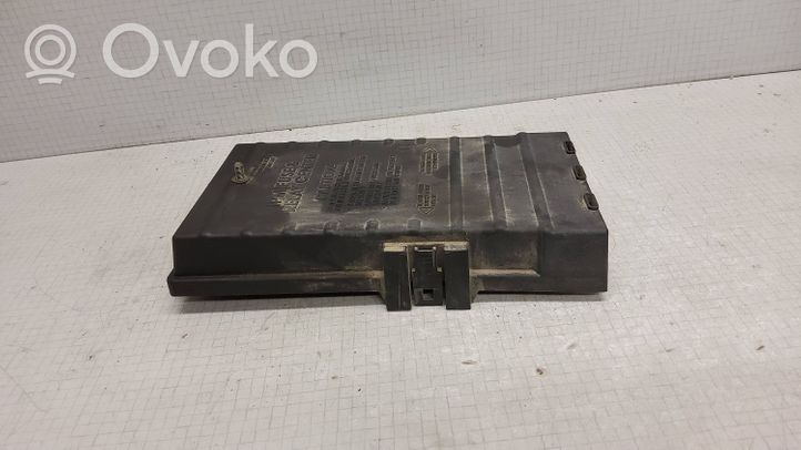 Chrysler Town & Country IV Fuse box cover 04748477AA