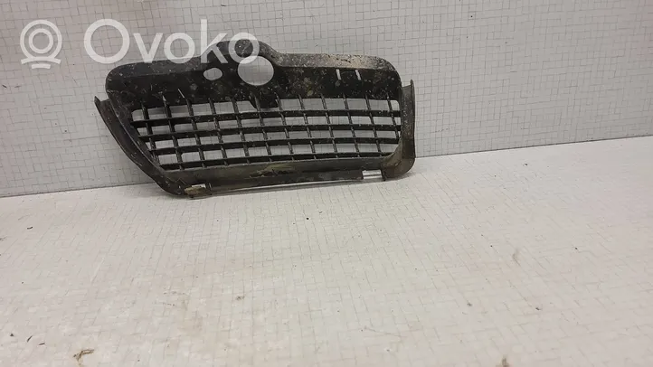 Volkswagen Golf III Grille inférieure de pare-chocs avant 1H6853665