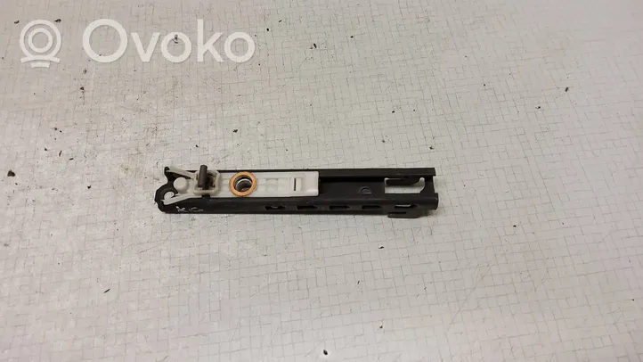 Volkswagen Golf III Rail de réglage hauteur de ceinture de sécurité 1H0857819