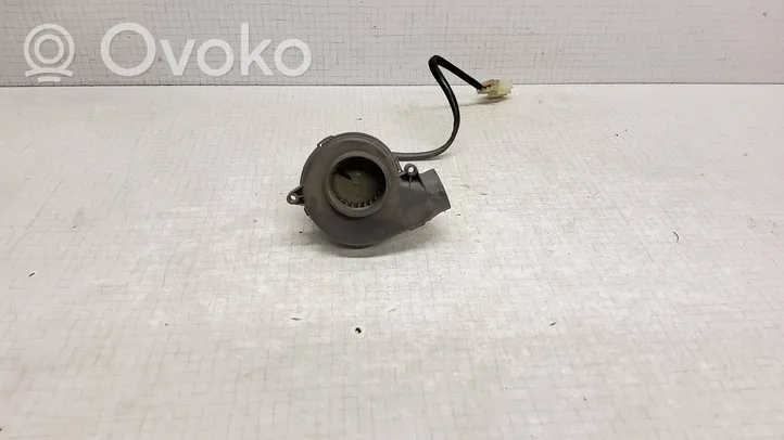 BMW 3 E46 Dzinēja vadības bloka ventilators 0130002831