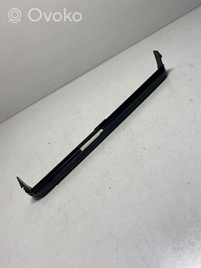 Volkswagen PASSAT B5.5 Rivestimento del vano portaoggetti del cruscotto 3B0858505