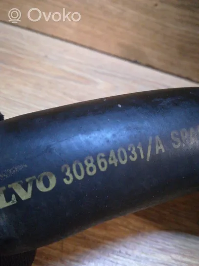 Volvo S40, V40 Tubo flessibile del liquido di raffreddamento del motore 30864031