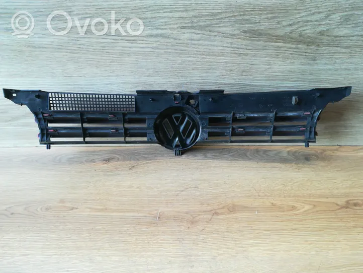 Volkswagen Golf IV Grille de calandre avant 1J0853651H