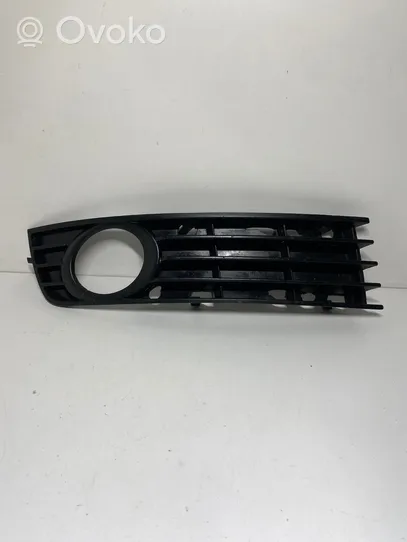 Audi A4 S4 B6 8E 8H Grille inférieure de pare-chocs avant 8E0807682A