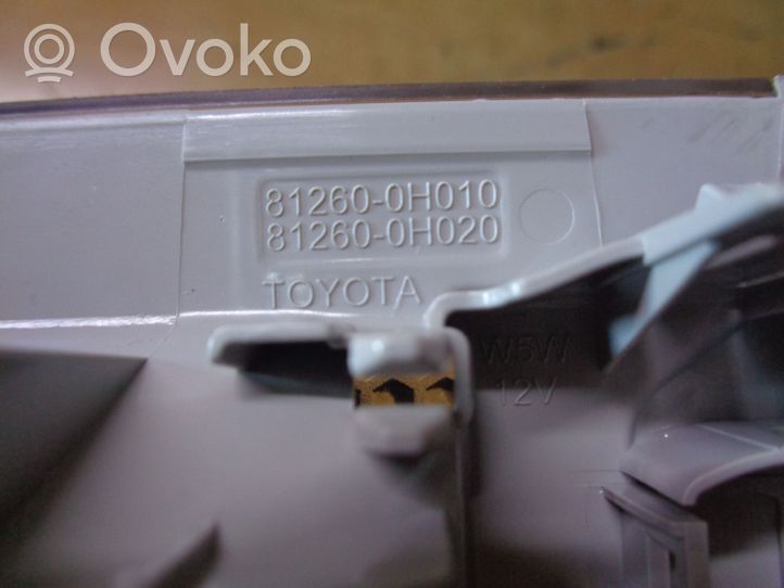 Toyota Aygo AB40 Фонарь освещения передних мест 812600H010
