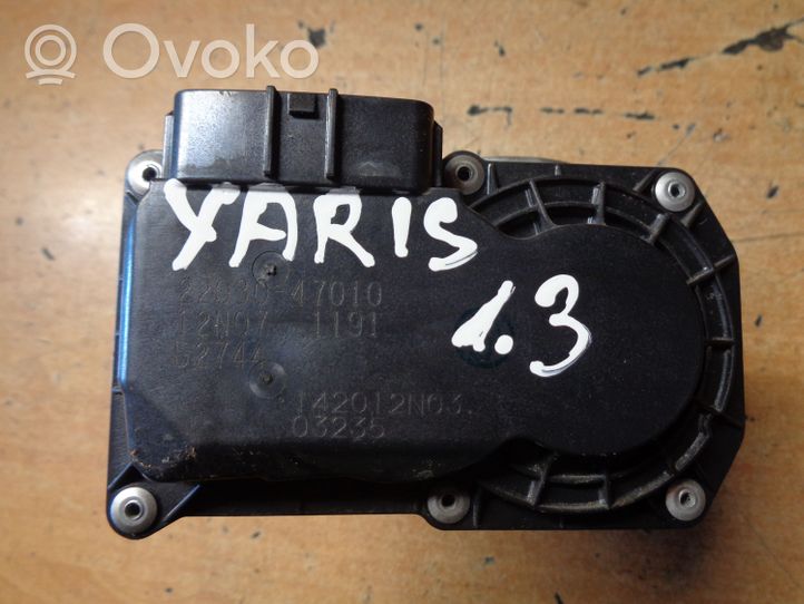 Toyota Yaris Droselinė sklendė 2203047010