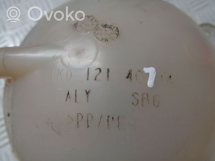 Skoda Yeti (5L) Serbatoio di compensazione del liquido refrigerante/vaschetta 1K0121407A
