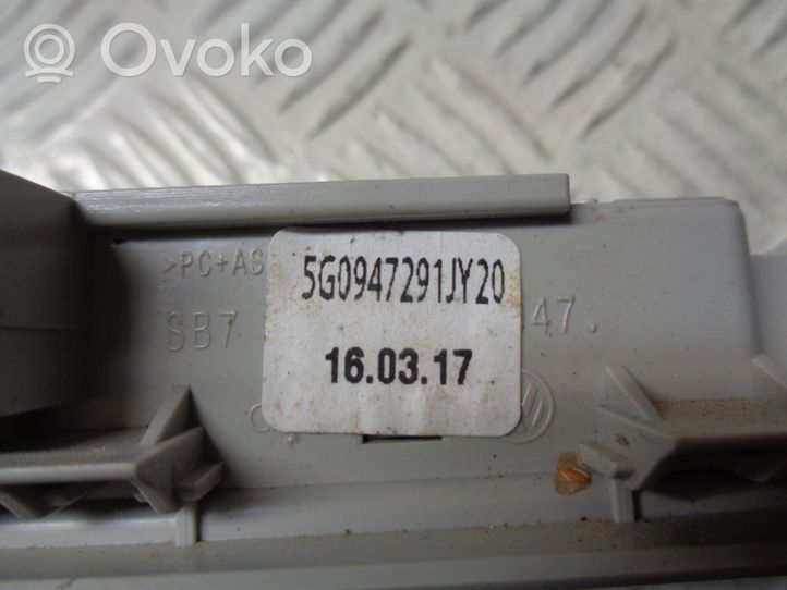 Volkswagen Golf Sportsvan Lampka podsufitki tylna 5G0947291