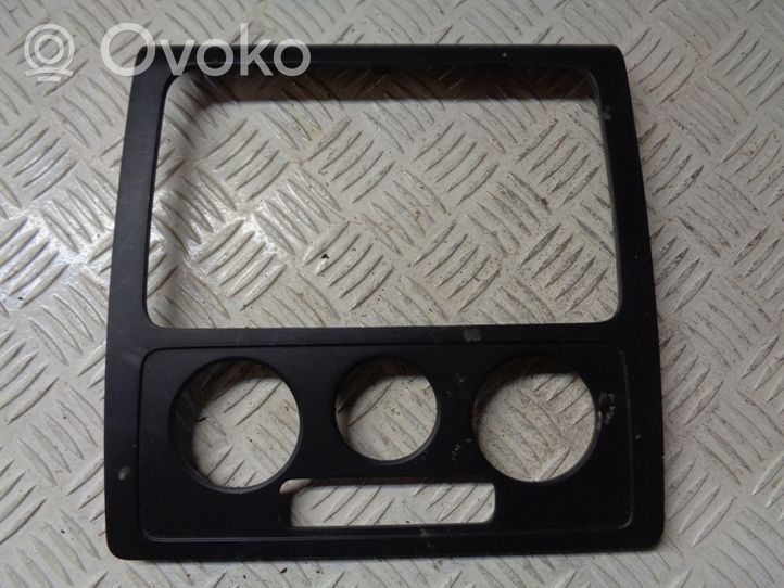 Volkswagen Caddy Console centrale, commande chauffage/clim 2K0858061