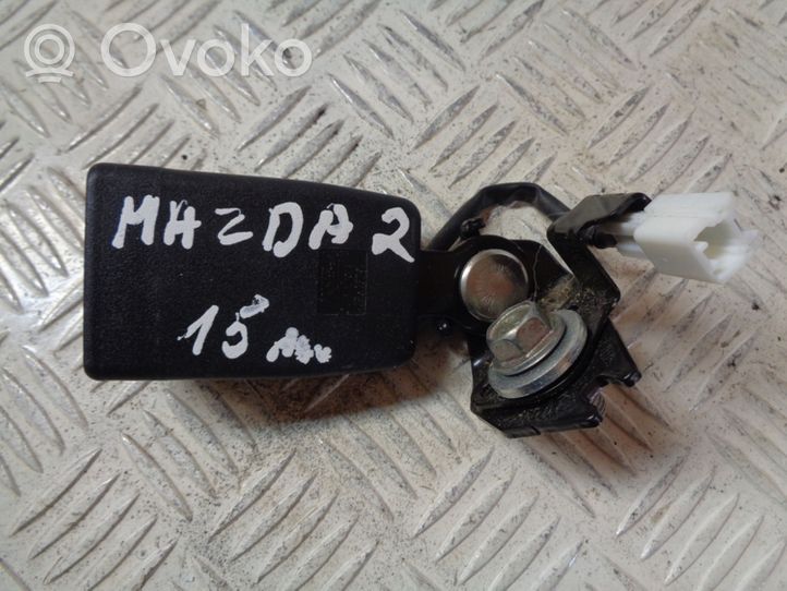 Mazda 2 Klamra tylnego pasa bezpieczeństwa AGB62379